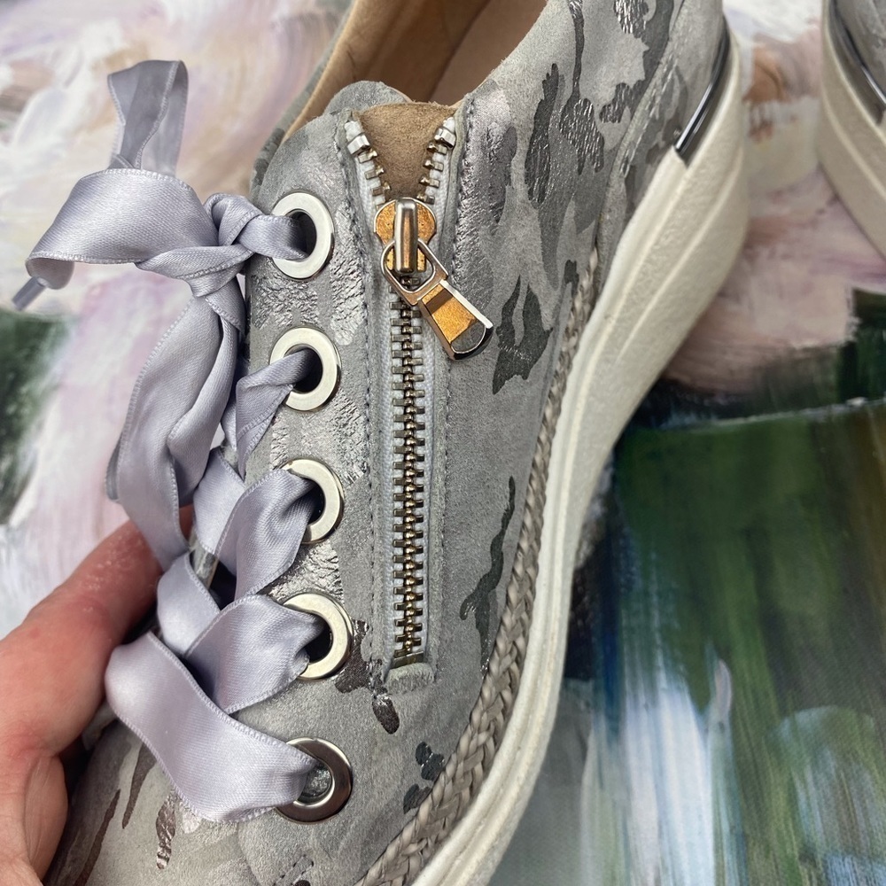 Softwaves Metallic Silver Camo Sneakers Size 7.5. - Picture 4 of 13